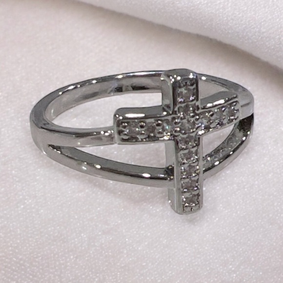 Silver tone Platinum Plated Zirconia Decorated Cross Ring - Picture 4 of 5